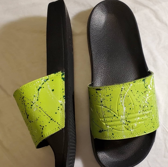 Mens Green Splatter Addias Slides - Picture 2 of 3